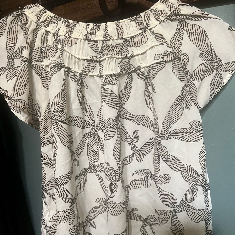 MWOT LOFT Black and White Leaf Pattern Blouse
